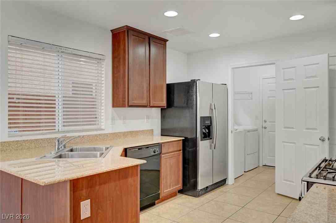 9947 Corbridge St - Photo 7 of 36