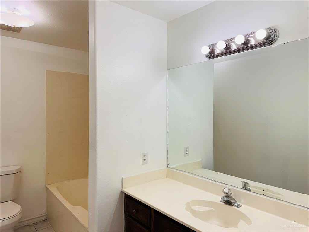 1806 W 31st 1/2 St - Photo 4 of 20