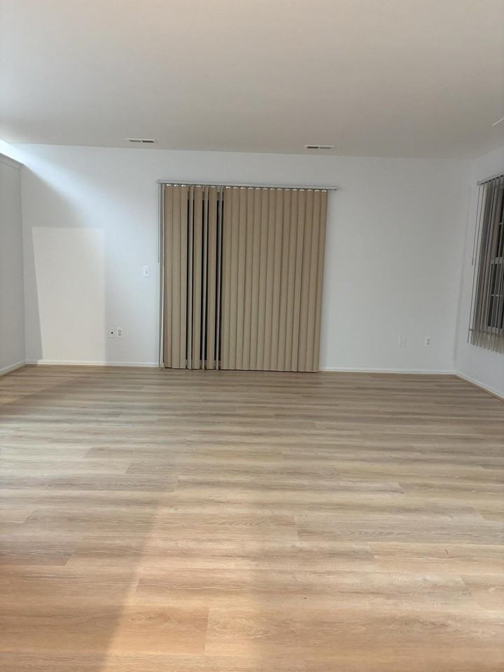 3245 Reeves Dr - Photo 3 of 22