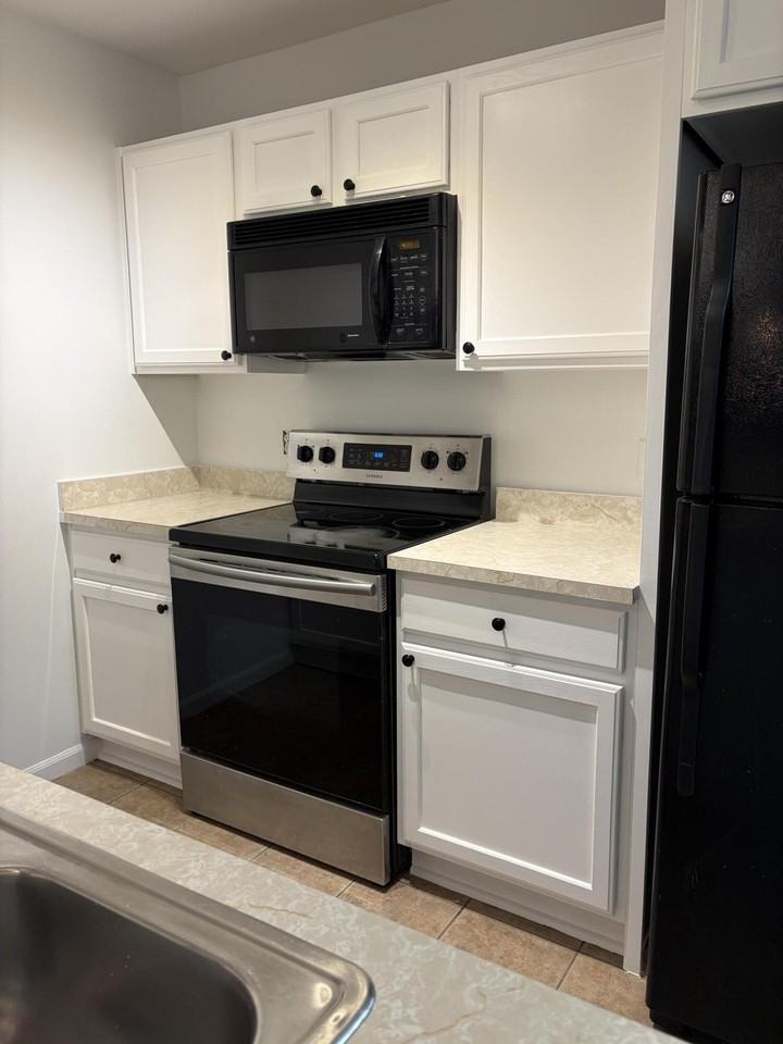 3245 Reeves Dr - Photo 6 of 22