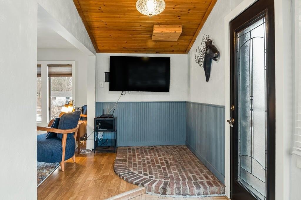 309 Friant St - Photo 3 of 39