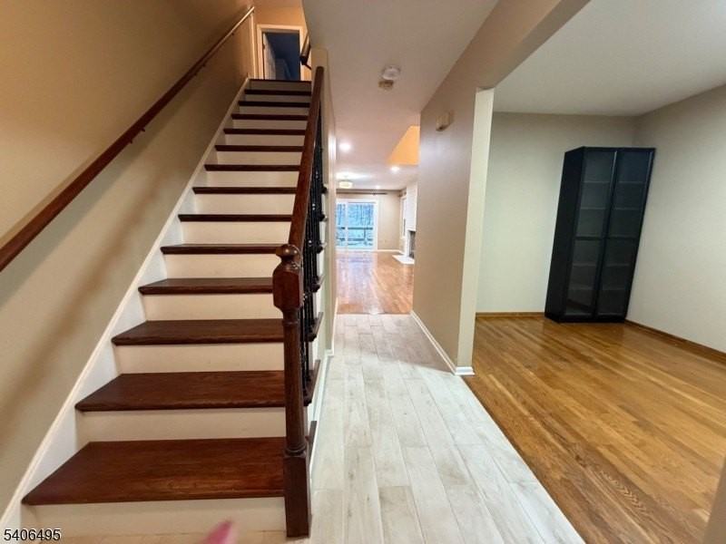 41 Manor Dr - Photo 2 of 21