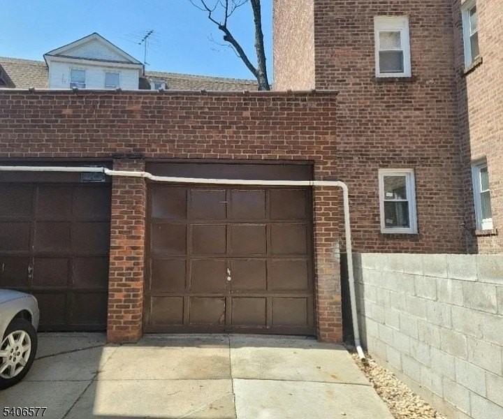 367 Sanford Ave #1R - Photo 2 of 6