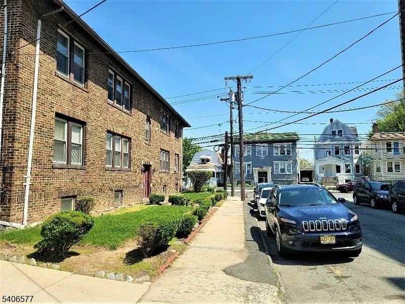 367 Sanford Ave #1R - Photo 3 of 6