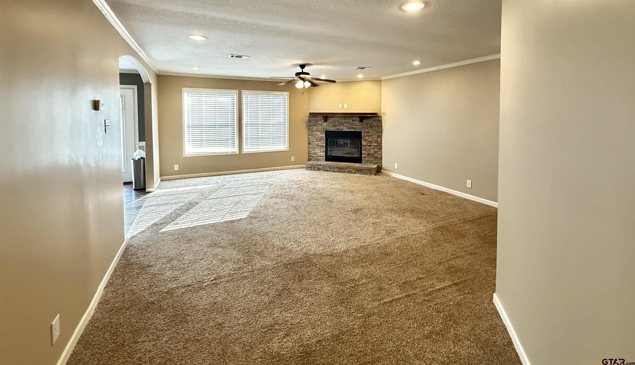 258 Woodhue Dr - Photo 7 of 19