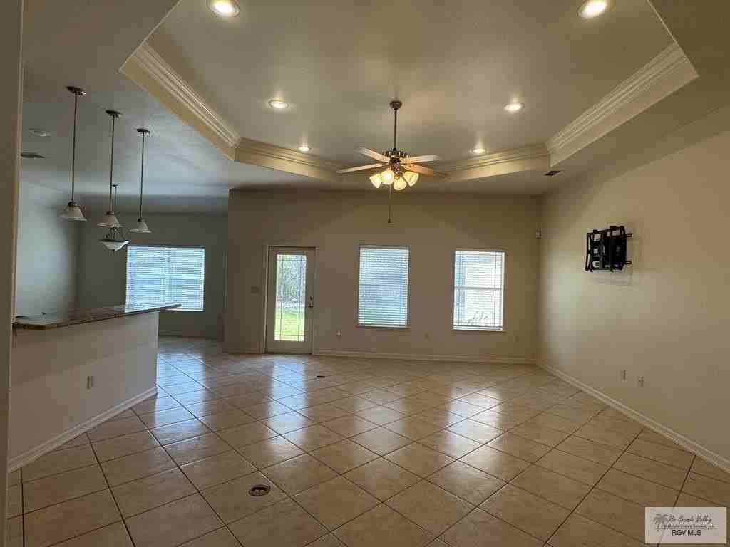 3428 Heritage Cir - Photo 4 of 20