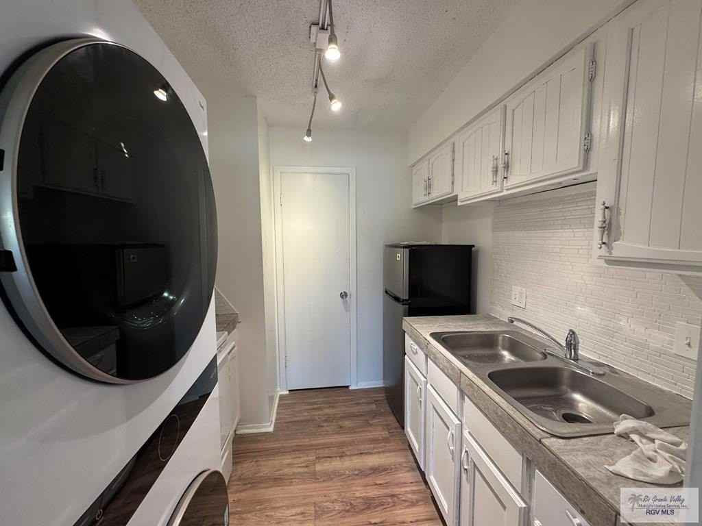 802 Continental Dr Apt 4 - Photo 4 of 12