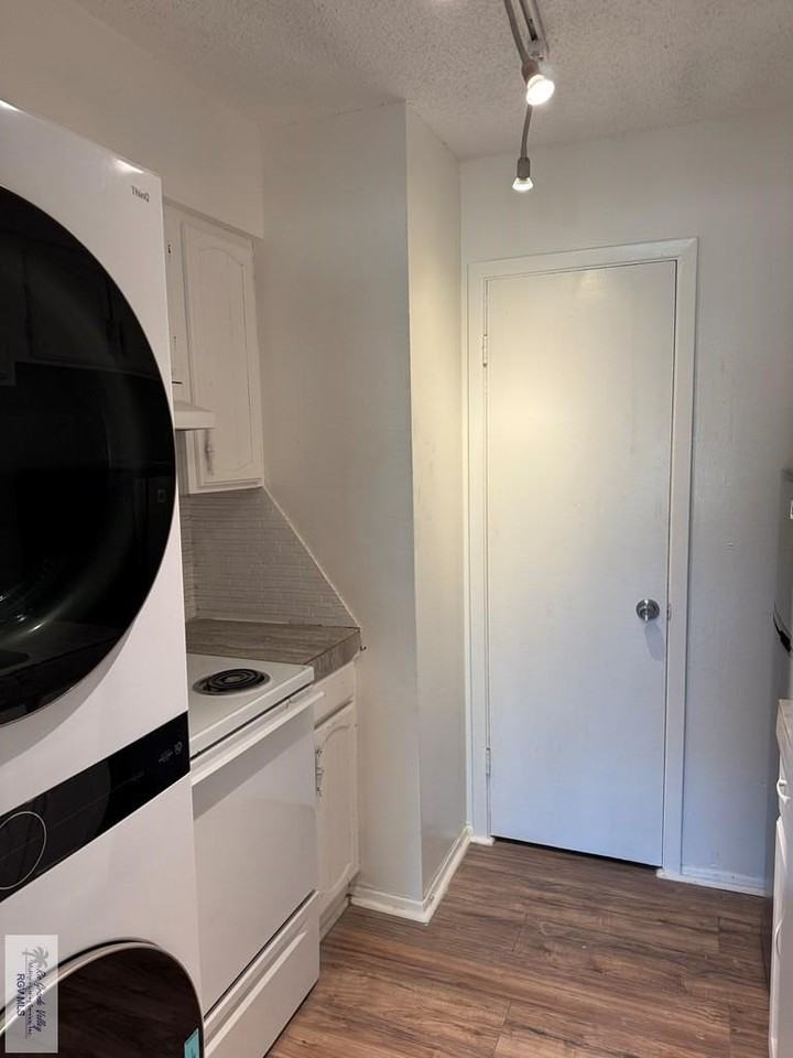 802 Continental Dr Apt 4 - Photo 6 of 12