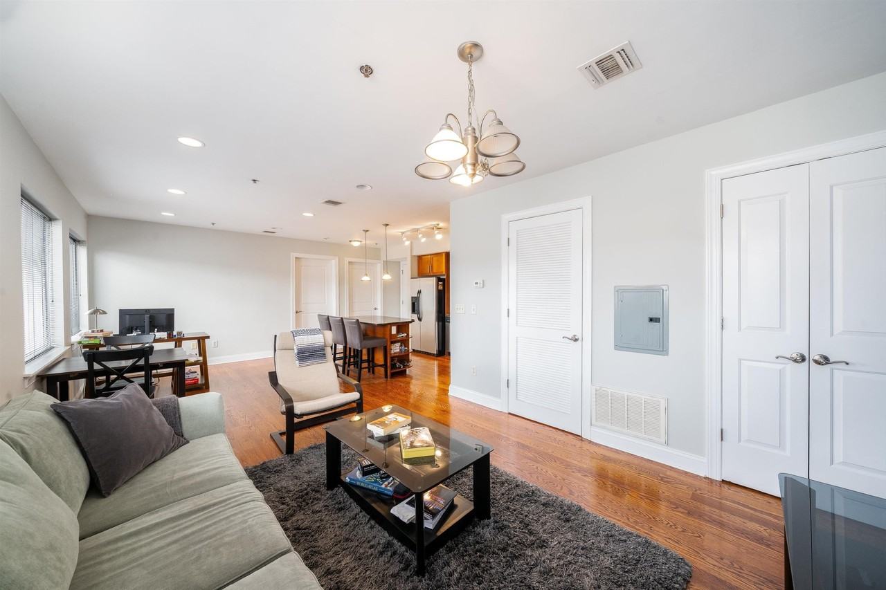 136 41st St #202 - Photo 6 of 19