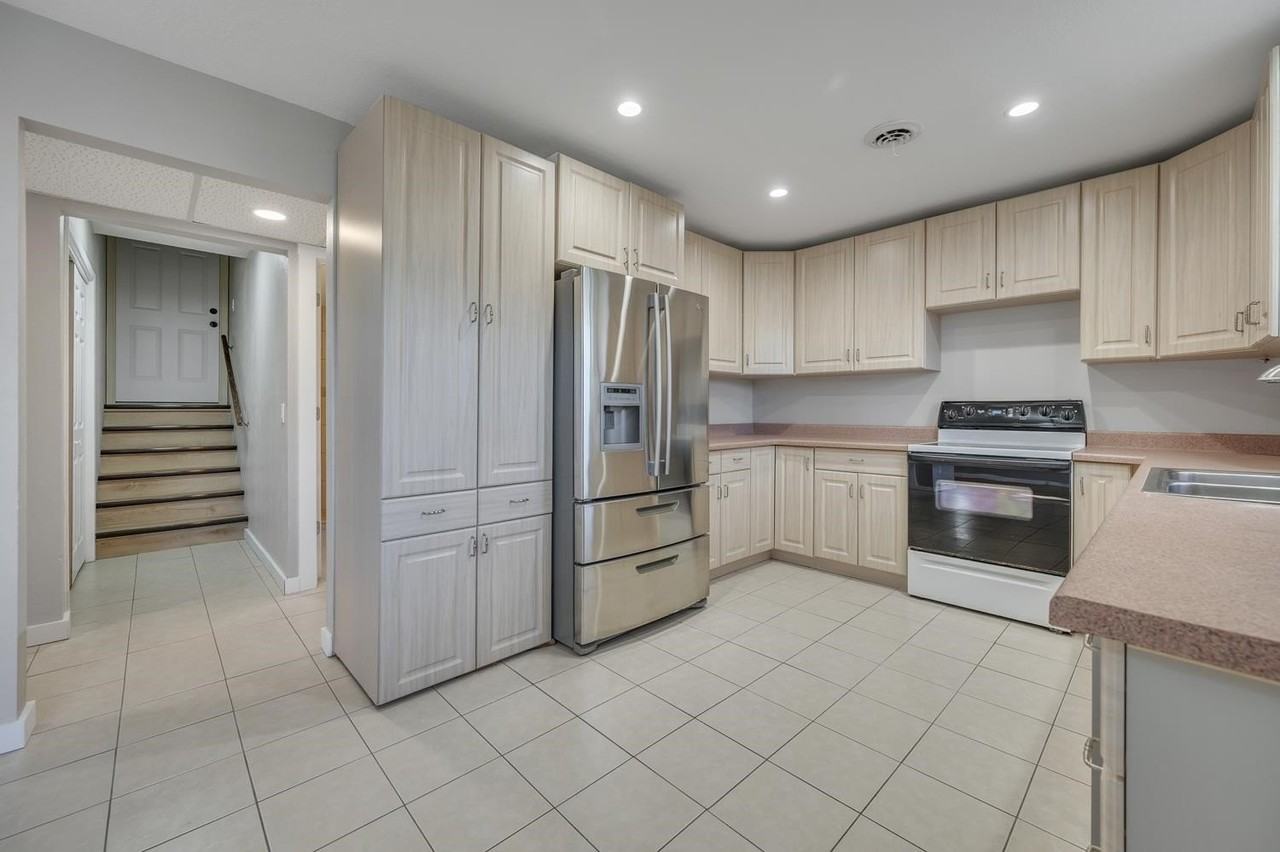 146 Rohr St - Photo 5 of 29