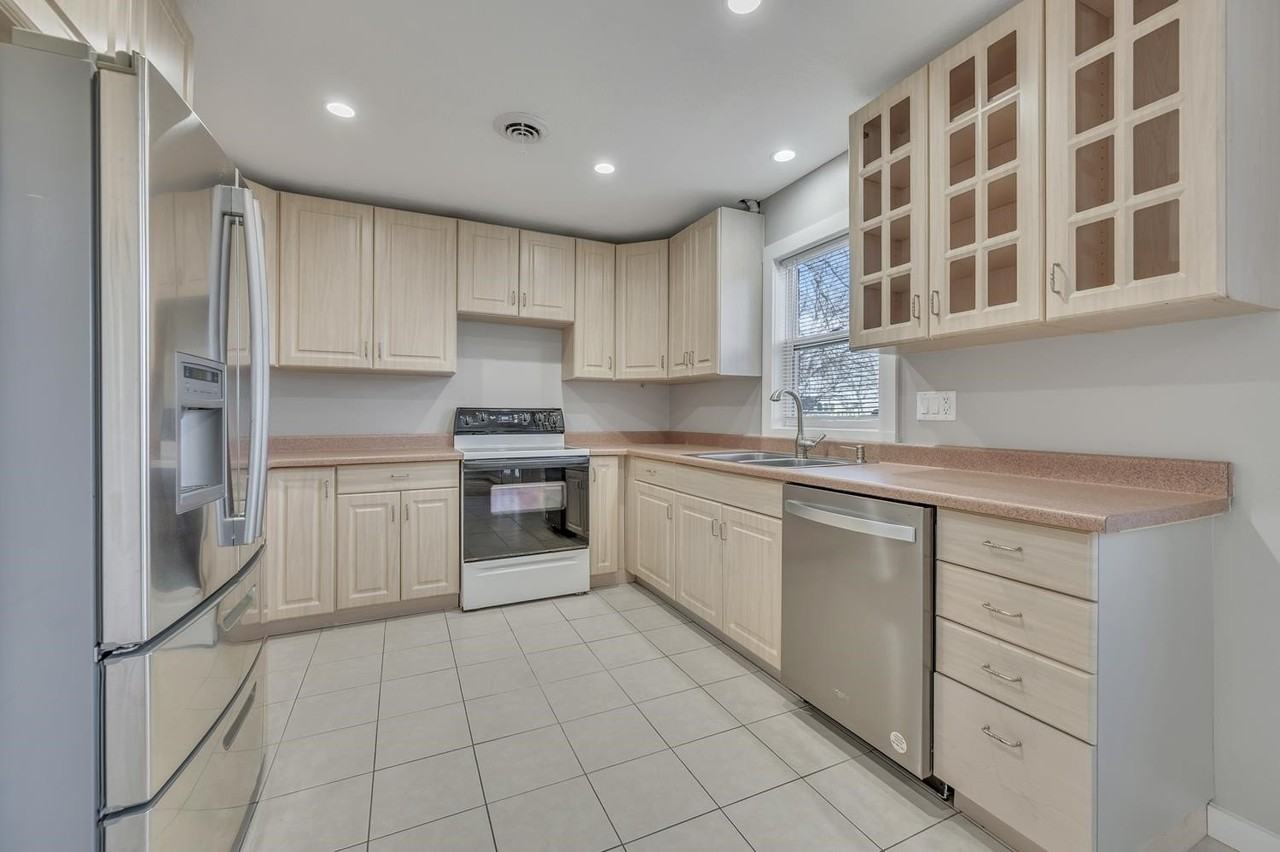 146 Rohr St - Photo 6 of 29