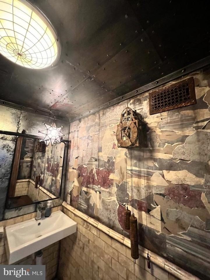 1008 Morton St - Photo 4 of 8