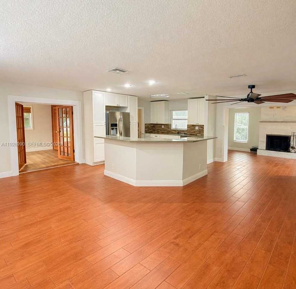 1040 Lyons Park Dr - Photo 2 of 30