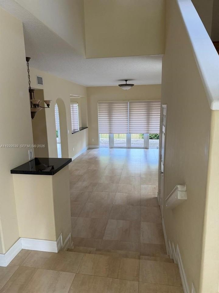 3085 Ne 208th Ter - Photo 5 of 14