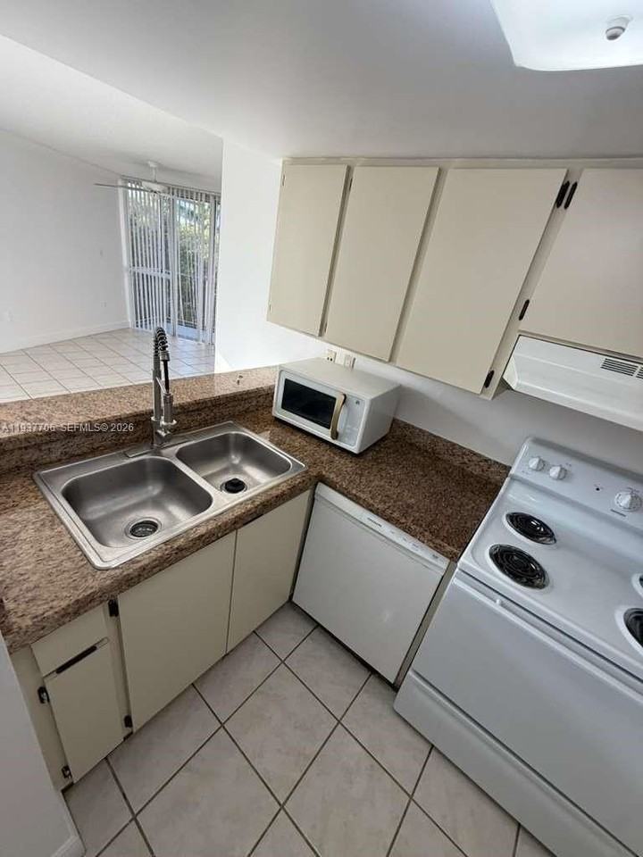 6995 Nw 186th St #E506 - Photo 5 of 19