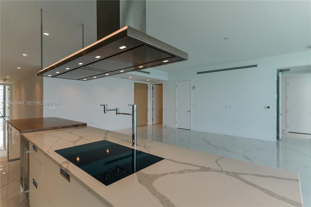 15701 Collins Ave #1002 - Photo 6 of 28