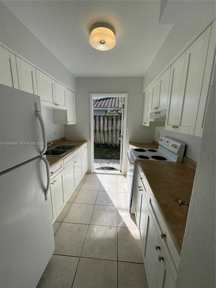 5550 Ne 20th Ter #3 - Photo 5 of 13