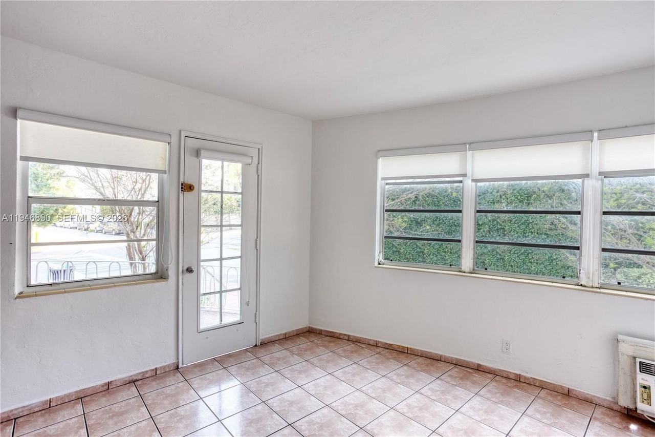 1925 Washington Ave #4 - Photo 4 of 20