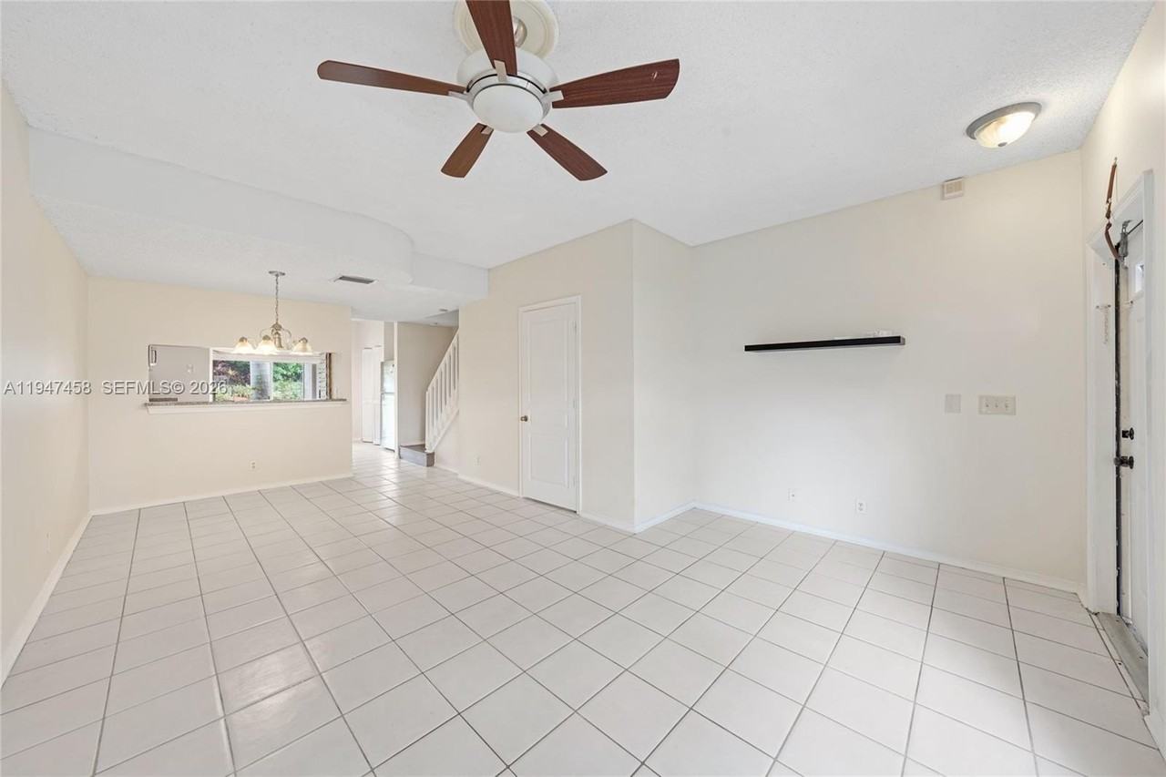 4 Key West Ct #4 - Photo 6 of 29