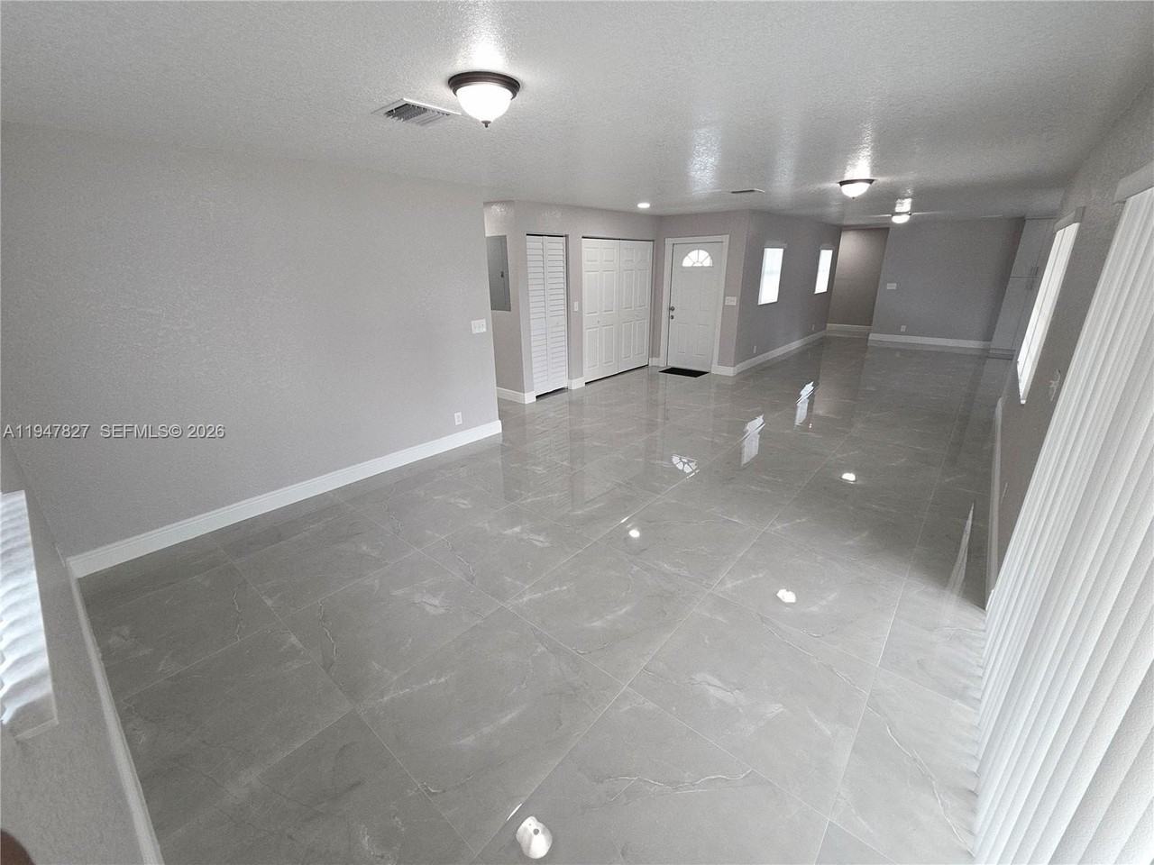 4360 Nw 15th St - Photo 6 of 26