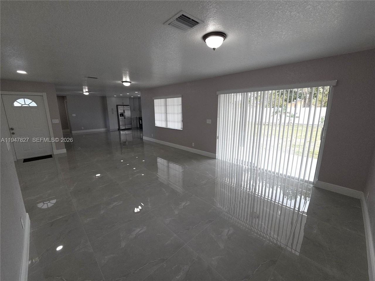 4360 Nw 15th St - Photo 7 of 26