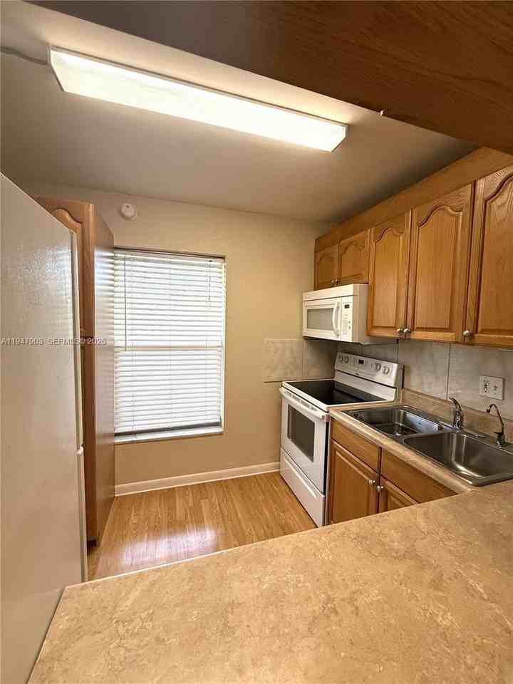 6001 Nw 61st Ave #206 - Photo 4 of 27