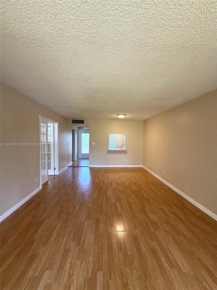 6001 Nw 61st Ave #206 - Photo 6 of 27