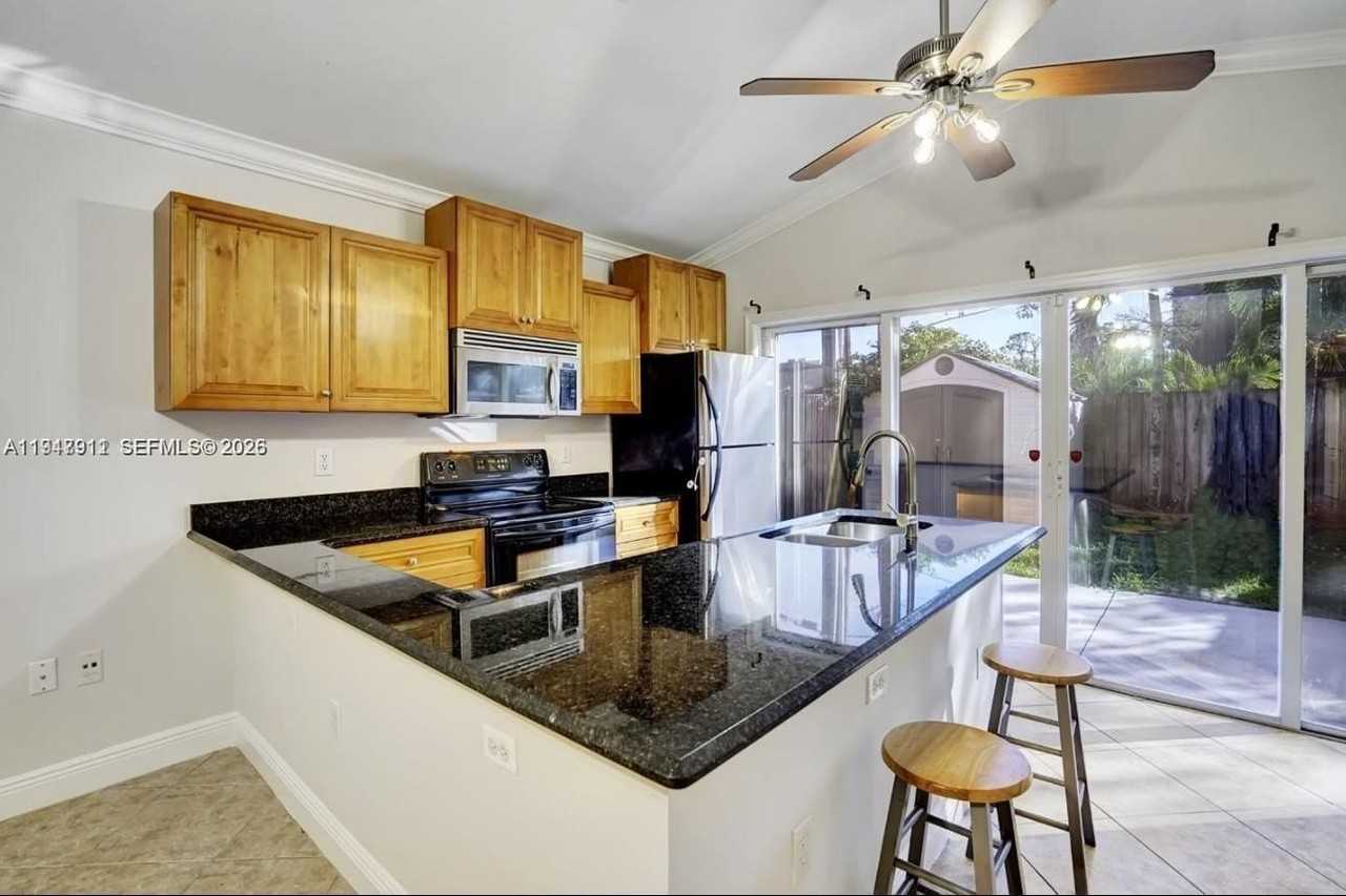 4728 Clemens St #4728 - Photo 4 of 15