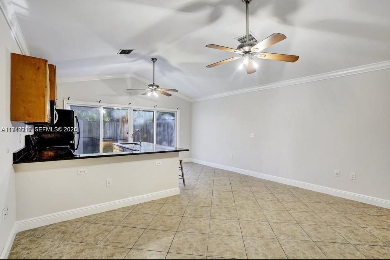 4728 Clemens St #4728 - Photo 5 of 15