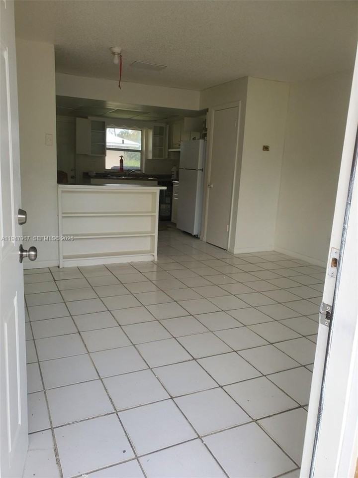 6604 Miramar Ave #B - Photo 4 of 22