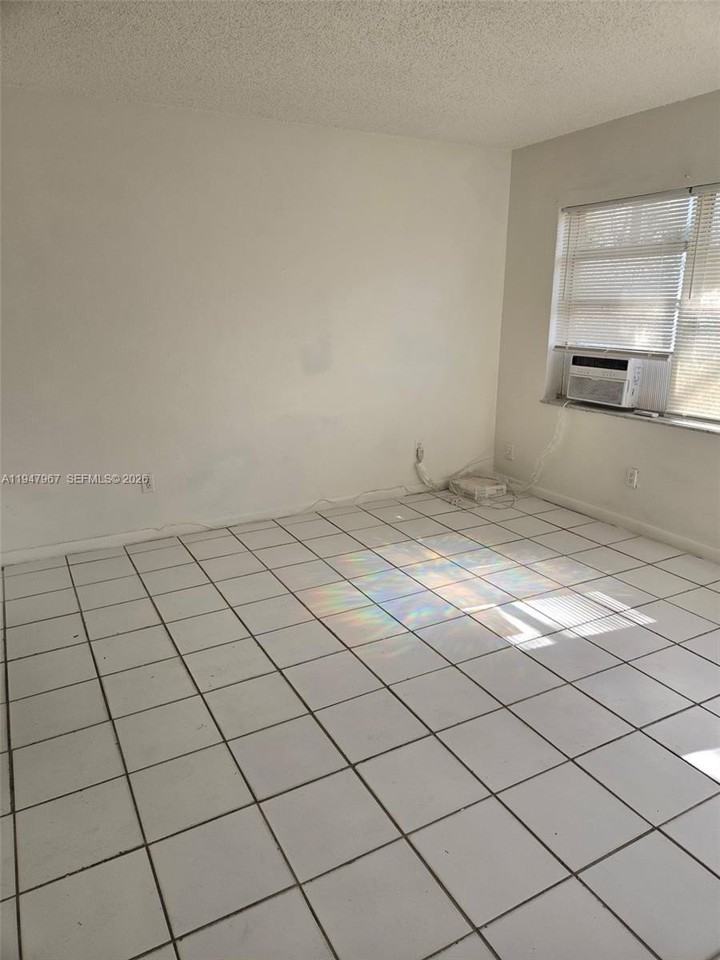 6604 Miramar Ave #B - Photo 6 of 22