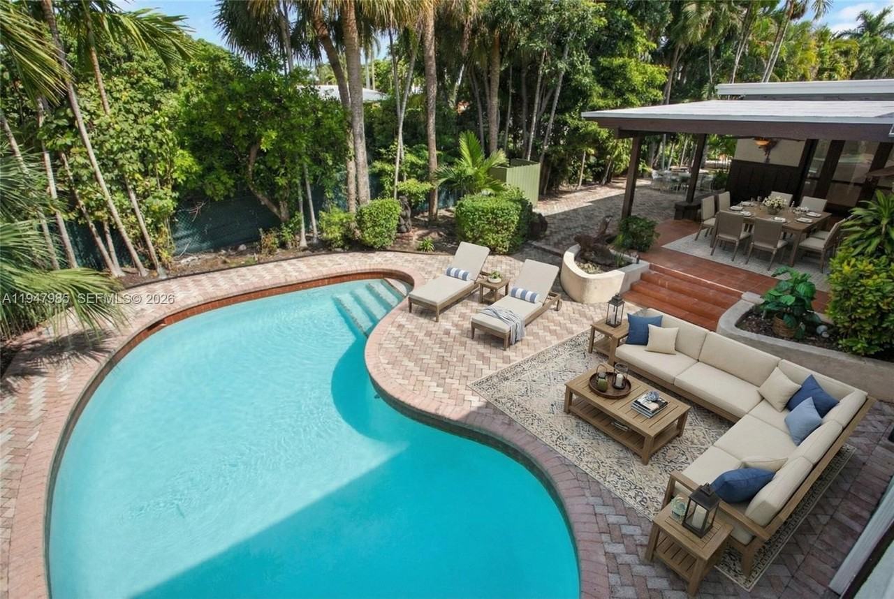 4530 N Jefferson Ave - Photo 2 of 18