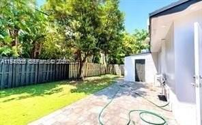 1615 Ne 9th St #1 - Photo 3 of 12