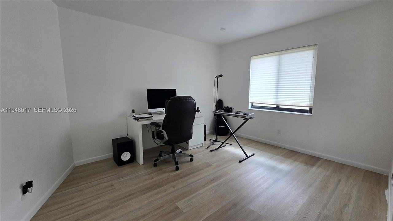 16653 Golfview Dr - Photo 5 of 19