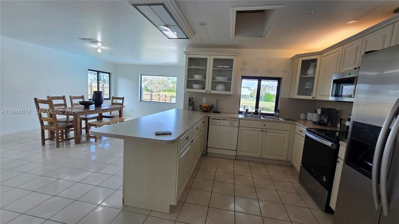 16653 Golfview Dr - Photo 6 of 19