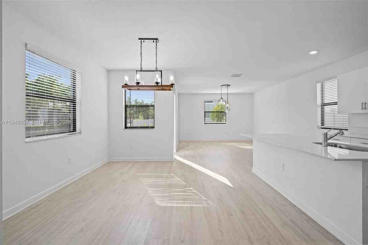 3508 W 108th St - Photo 2 of 15