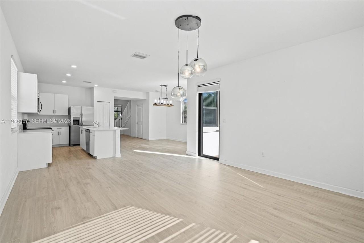 3508 W 108th St - Photo 5 of 15