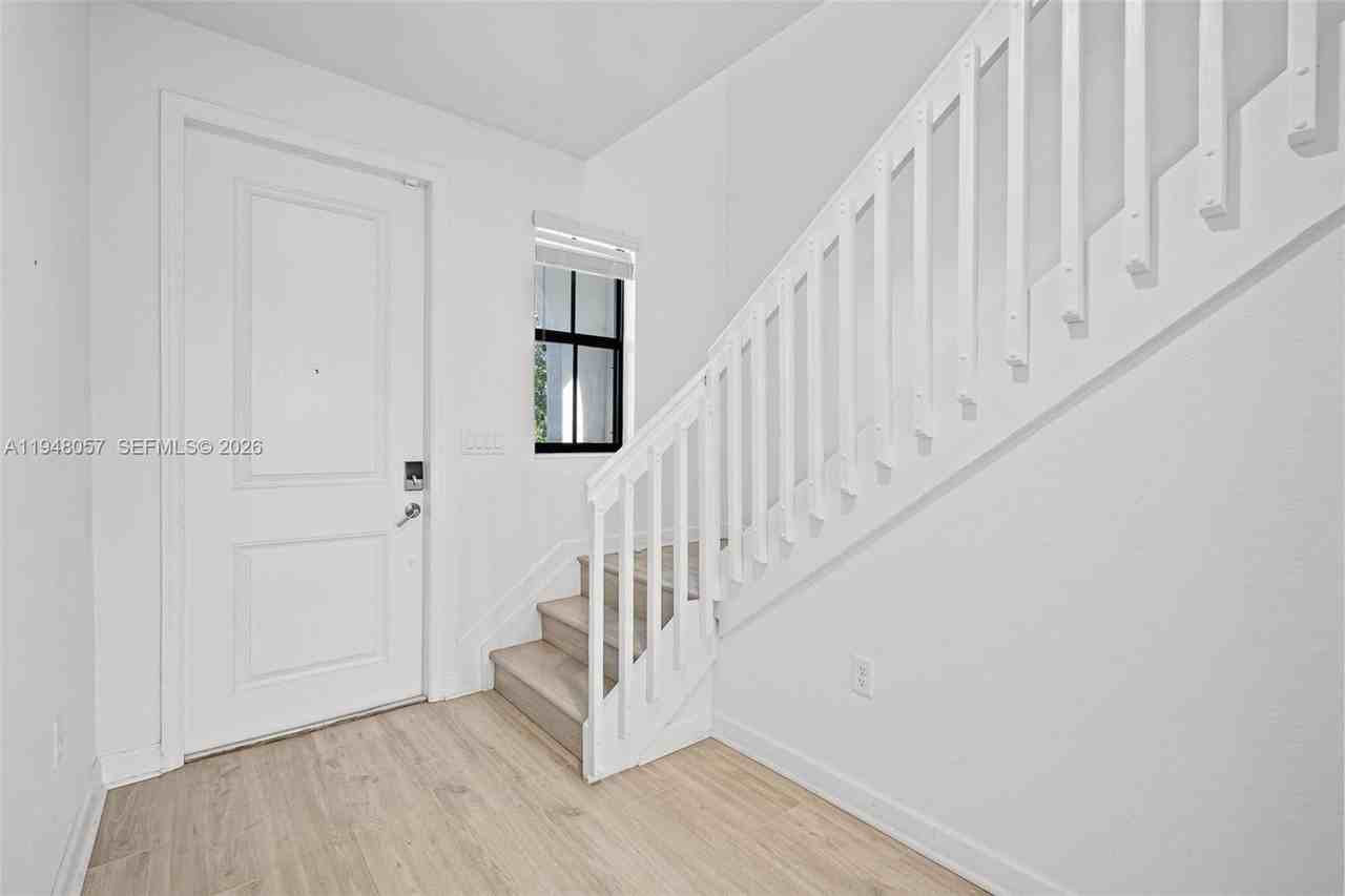 3508 W 108th St - Photo 6 of 15