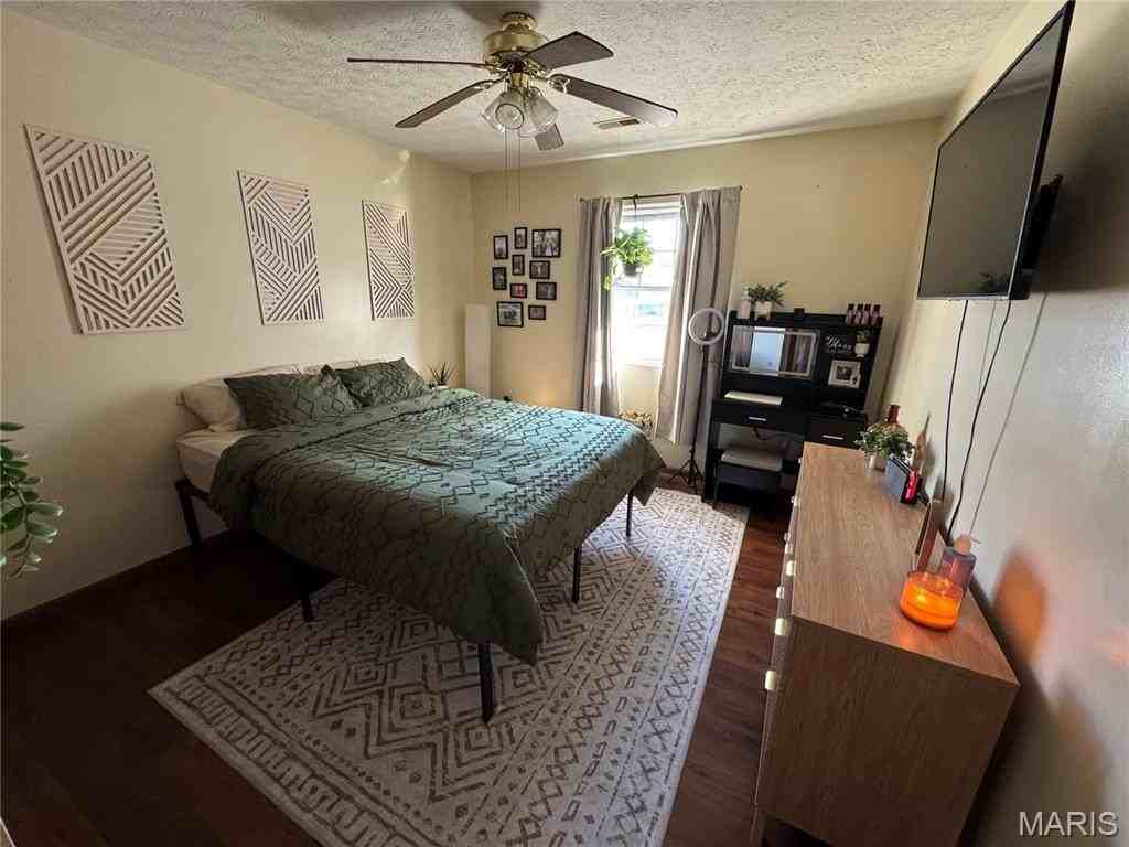 1315 Main St #D - Photo 6 of 9