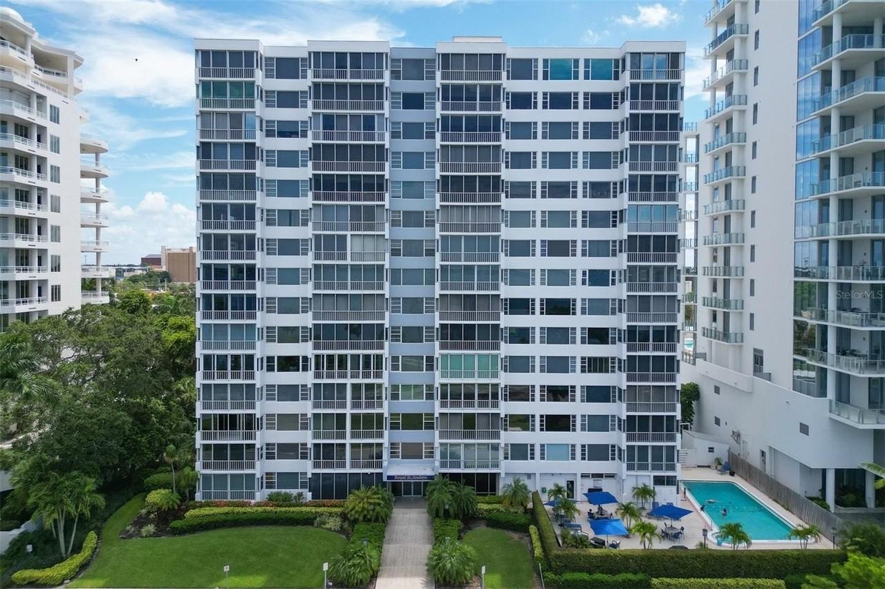 555 S Gulfstream Ave #804 - Photo 3 of 37