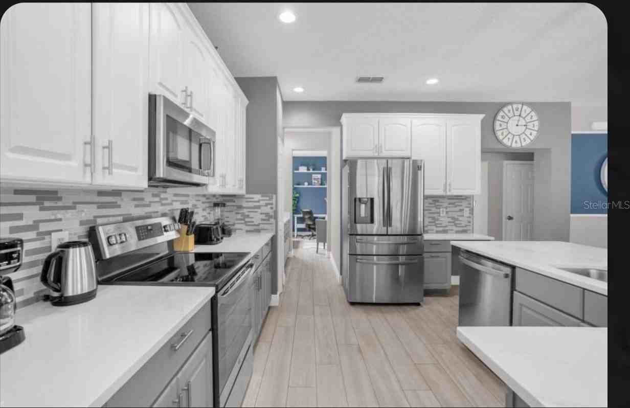 1131 Marcello Blvd - Photo 3 of 31