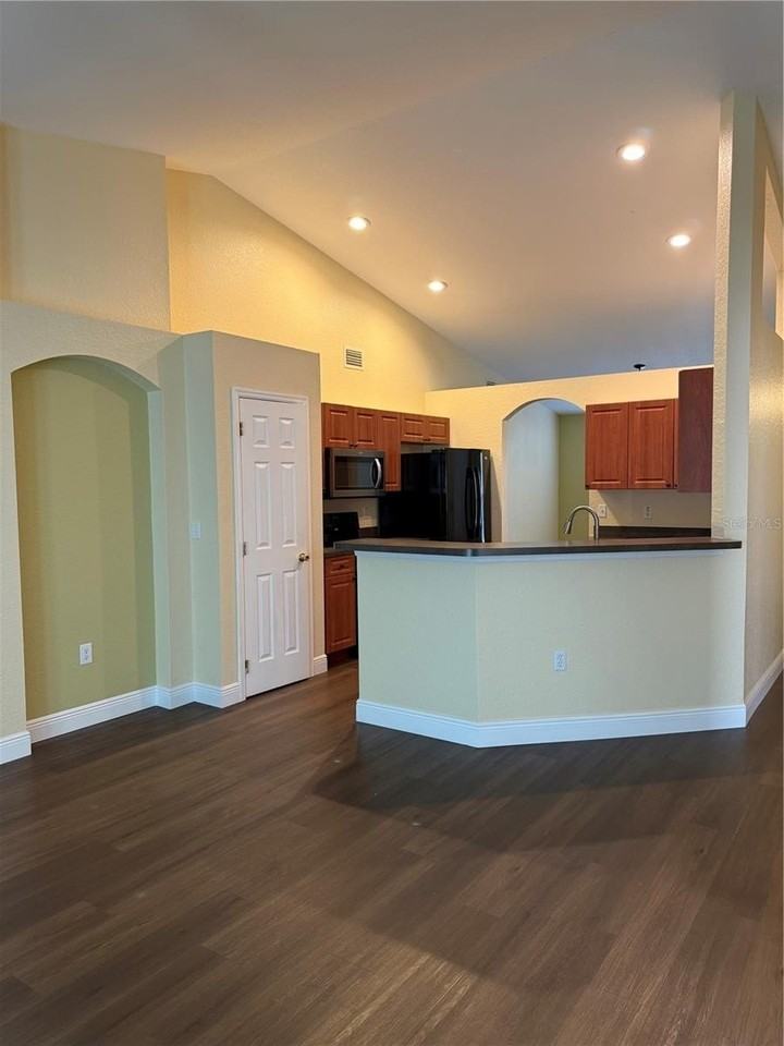 326 Churchill Ct - Photo 7 of 27