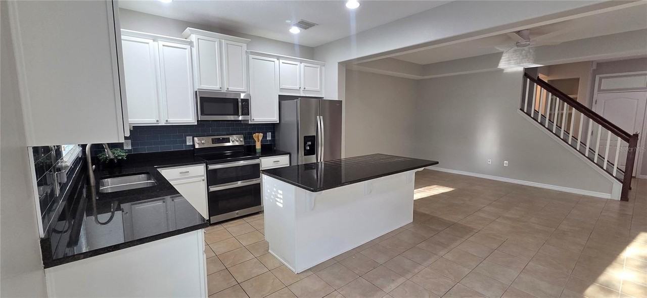 9478 Silver Buttonwood St - Photo 7 of 33