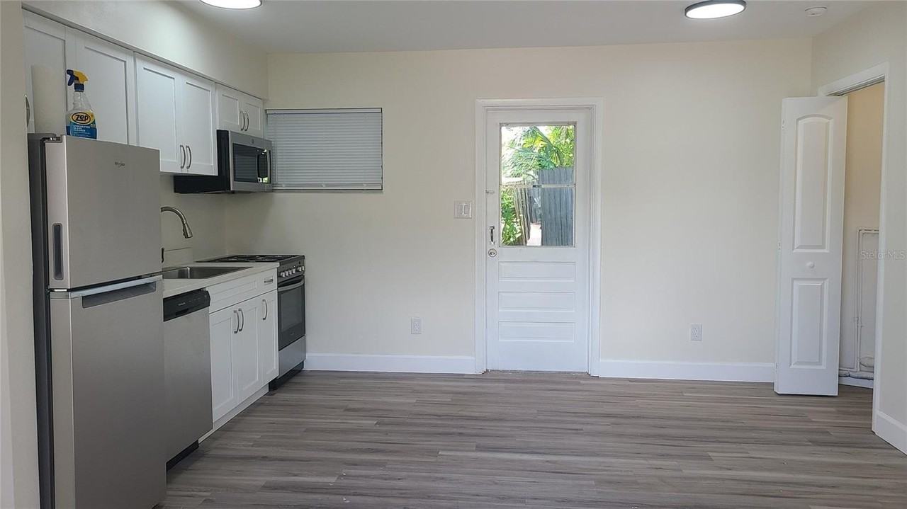 106 Chesapeake Ave #C - Photo 7 of 12