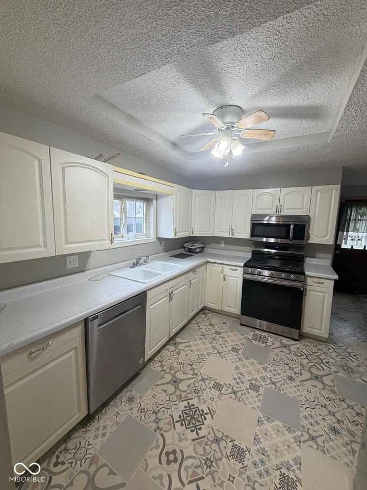 3037 Meredith Ave - Photo 4 of 10