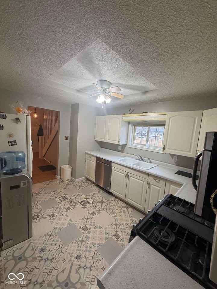 3037 Meredith Ave - Photo 5 of 10