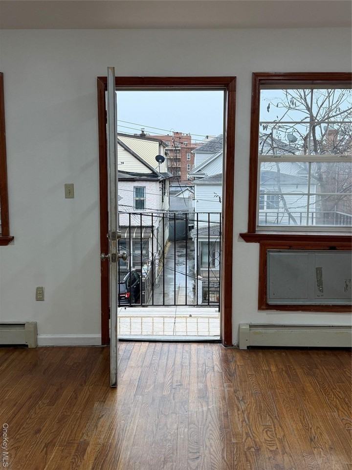 17207A 90th Ave Apt 3 #3 - Photo 3 of 10