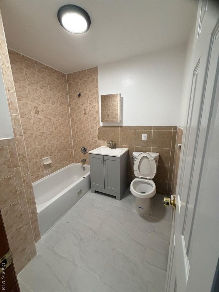 17207A 90th Ave Apt 3 #3 - Photo 7 of 10