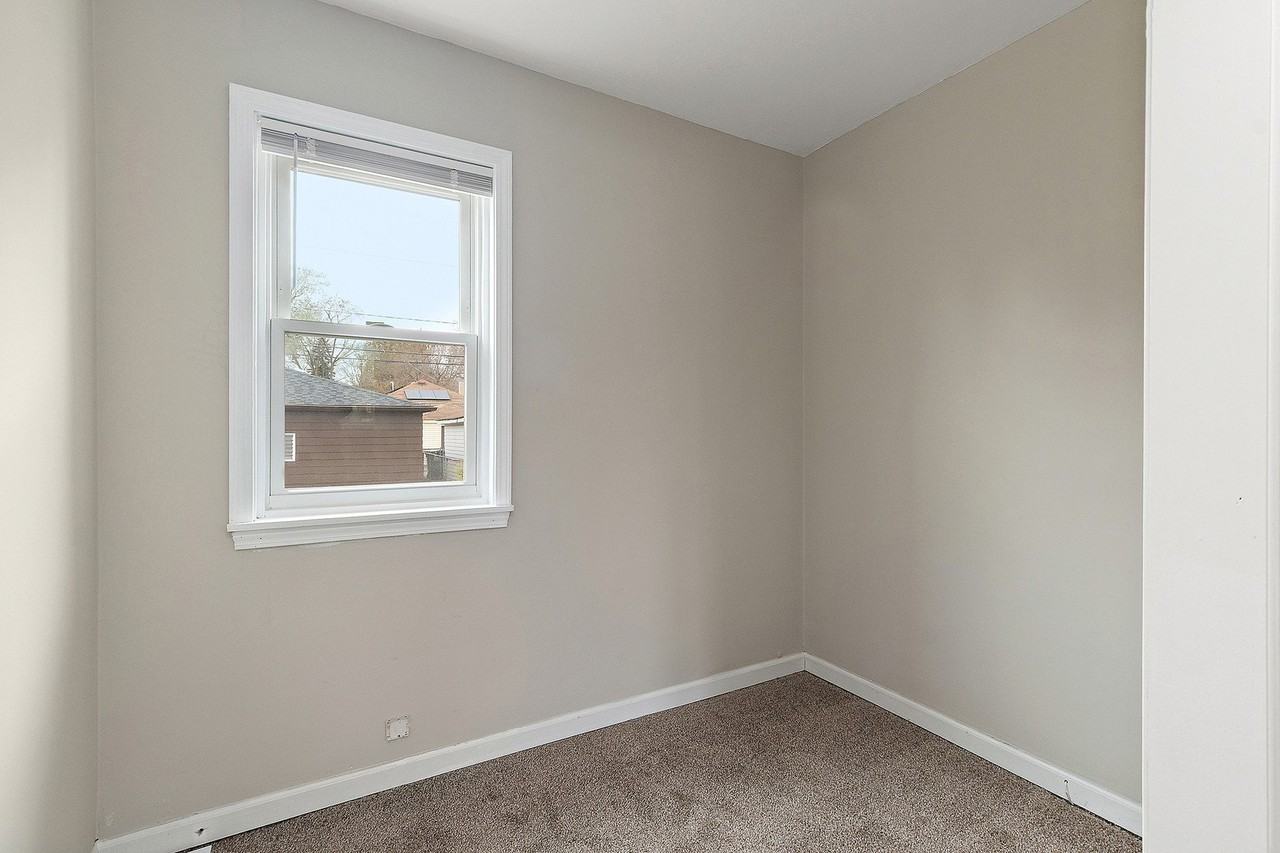 14434 S Edbrooke Ave - Photo 7 of 22