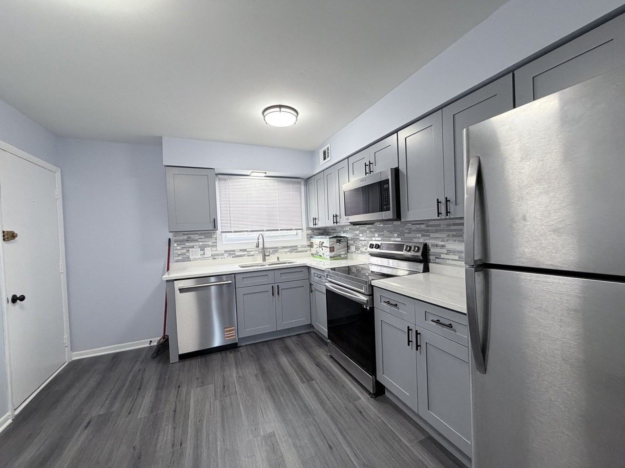 9460 Bay Colony Dr Apt 3n #3N - Photo 6 of 16